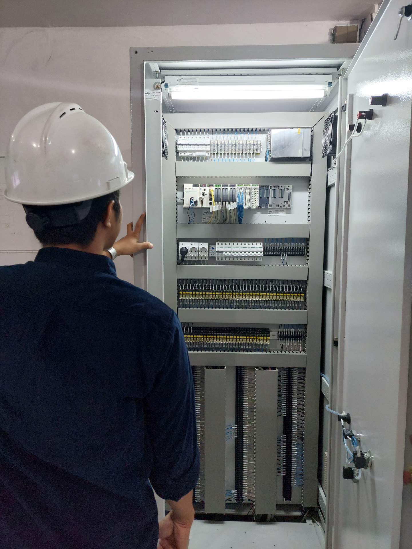 Engineering panel kontrol PLC